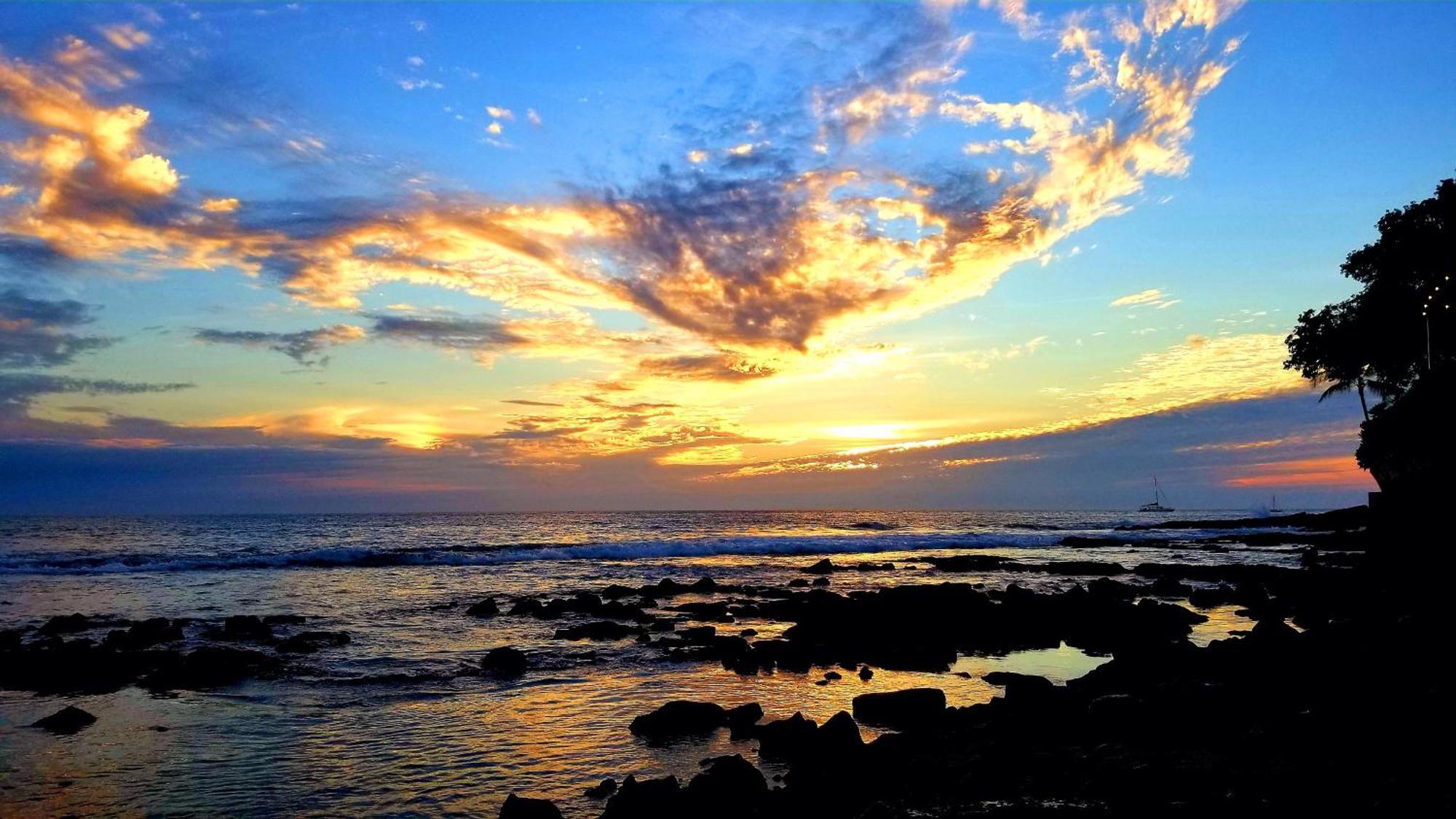 Downtown Hawaiian Theme Condo With Hot Tub, Pool & Beach - Kona Islander Inn 카일루아 코나 외부 사진